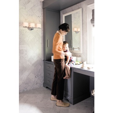 Ocho Bath Bar by Hinkley