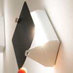 Applique a Volet Pivotant Plug-In Wall Light - White / Black
