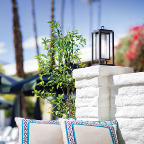 Republic 12V Outdoor Pier Mount Lantern