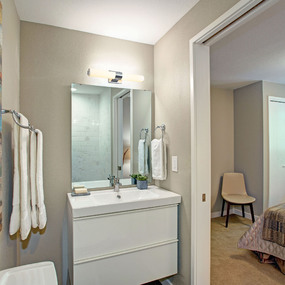 Turbo Bathroom Vanity Light