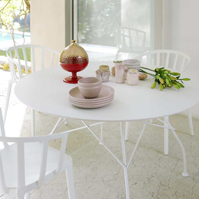 Glossy Outdoor Round Dining Table