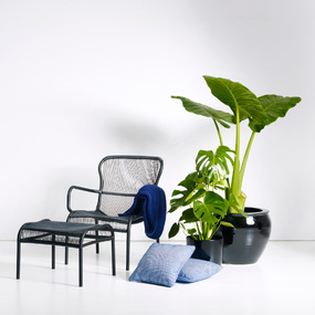 Loop Outdoor Lounge Chair