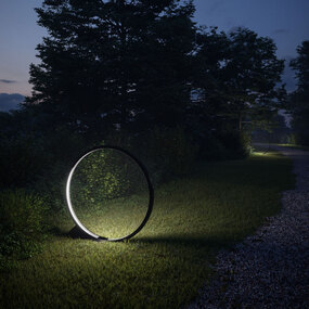 O Outdoor Floor Lamp