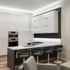 Glide Glass Up/Down Center Feed Linear Suspension by PureEdge Lighting