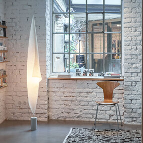 Wo-Tum-Bu Floor Lamp