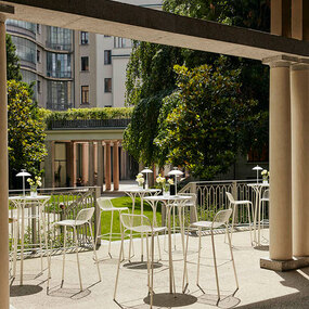 Hiray Bar Table by Kartell