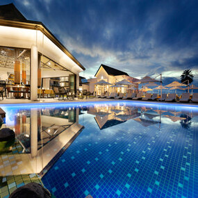 Flex Neon LRT7 Indoor/Outdoor Static White 3-Sided Lens by PureEdge Lighting