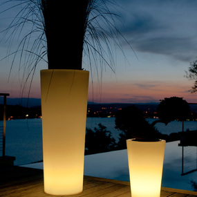Tango Portable Bluetooth Indoor / Outdoor LED Flower Pot