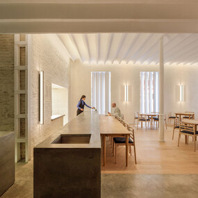 Kontorno Wall Light by Vibia