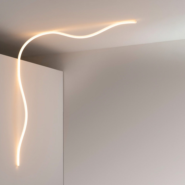 La Linea Wall/Ceiling Light by Artemide