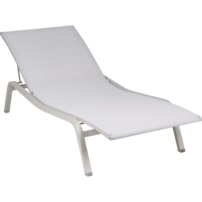 Alize Sunlounger by Fermob