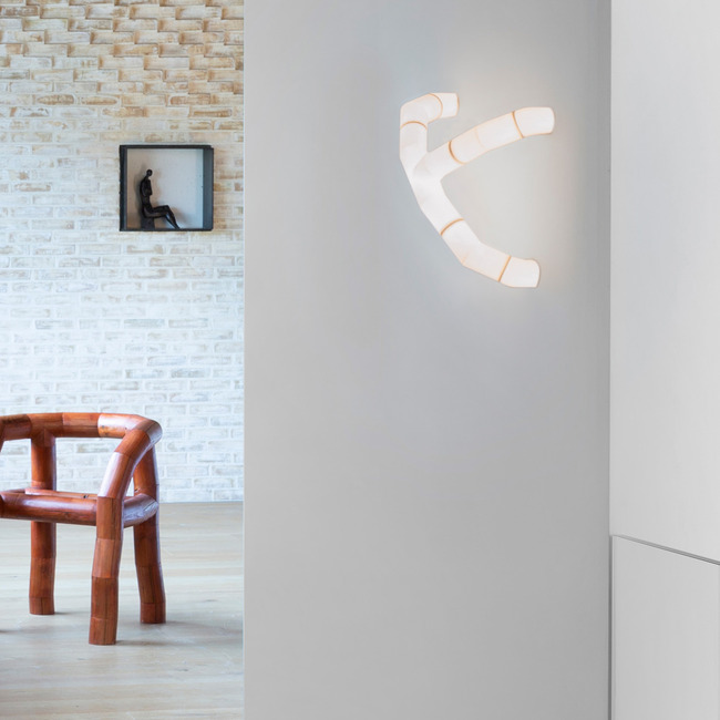 Tratti Curved T Wall / Ceiling Light by Tooy