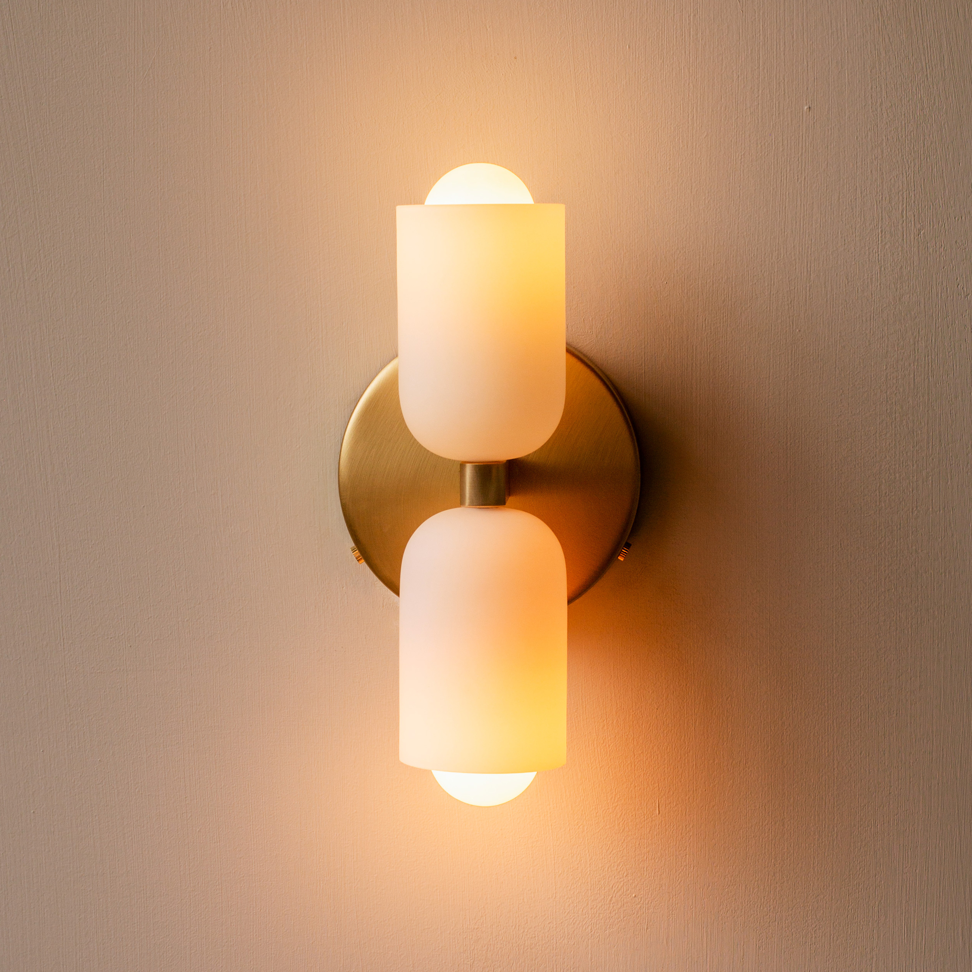 støbt emulsion lotus Glass Up Down Wall Sconce by In Common With | SP-100913 | ICW1009392