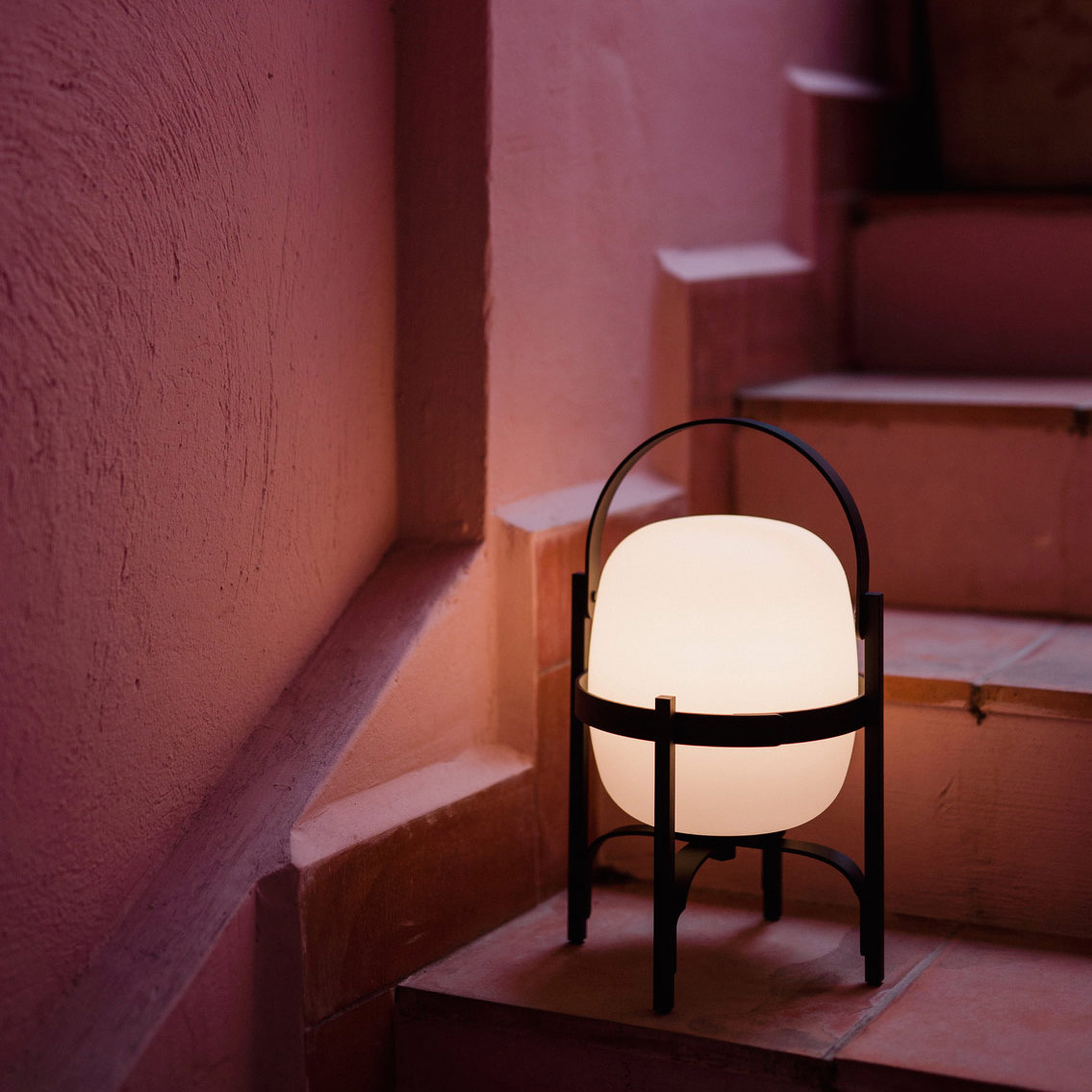 Cestita Alubat Portable Table Lamp by Santa & Cole | CESTF01